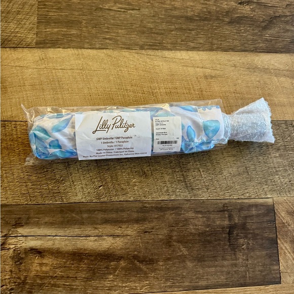NWT Lilly Pulitzer Blue Floral Umbrella - Picture 4 of 10